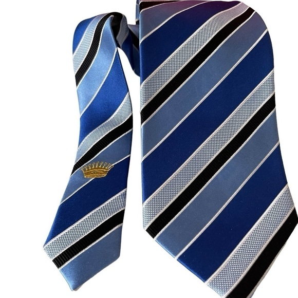 Countess Mara Repp tie blue colors 58 long 3 inches wide 100% silk - Picture 2 of 6